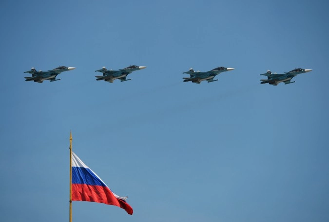 Истребители-бомбардировщики Су-34 во время воздушной части военного парада в Москве в честь 71-й годовщины Победы в Великой Отечественной войне 1941-1945 годов.