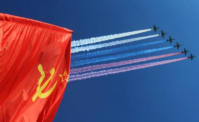 Штурмовики Су-25 во время воздушной части военного парада в Москве в честь 71-й годовщины Победы в Великой Отечественной войне 1941-1945 годов.
