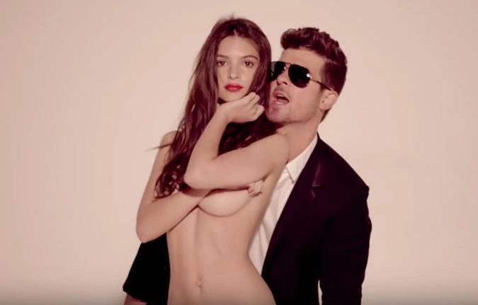 Эмили Ратаковски в Blurred Lines