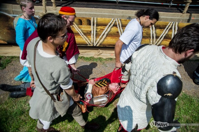 Один из воинов потерял сознание во время поединка