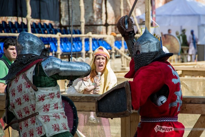 Самые главные болельщики для воинов - это их жены.