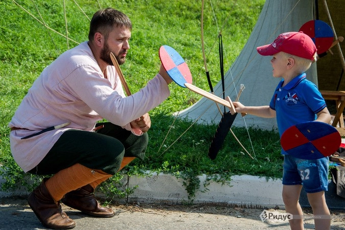 Дети с удовольствием играли в ратников