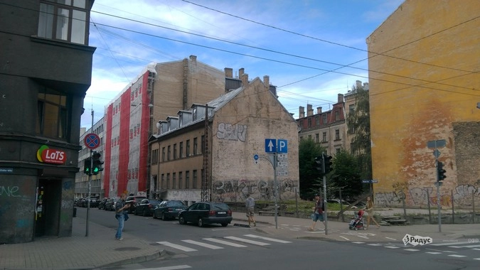 Обычная картина в Риге