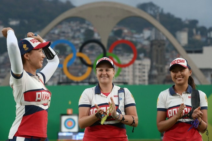  Инна Степанова, Ксения Перова, Туяна Дашидоржиева (слева направо)