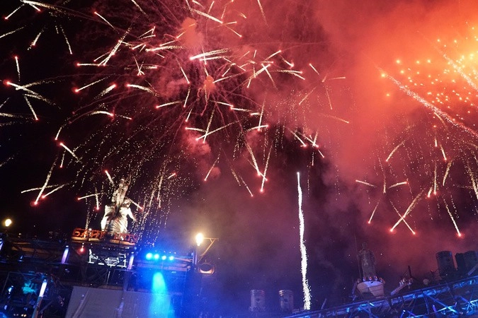 Кульминация завершилась праздничным салютом