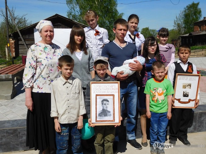 Семья на акции Бессмертный полк