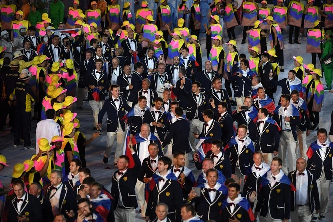 Представители России во время парада атлетов и членов национальных делегаций на церемонии открытия XXXI летних Олимпийских игр в Рио-де-Жанейро.