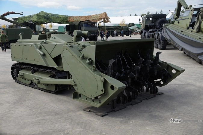 Многофункциональный роботизированный комплекс разминирования «Уран-6»