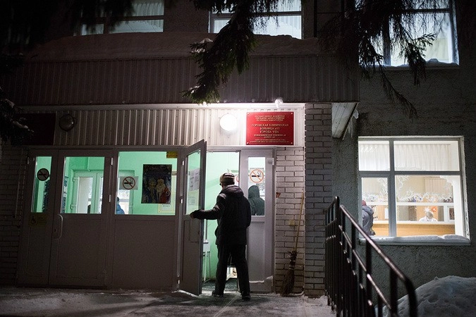 Больница главный врач уволен. Лифт больницы Уфа. Лифт в больнице.
