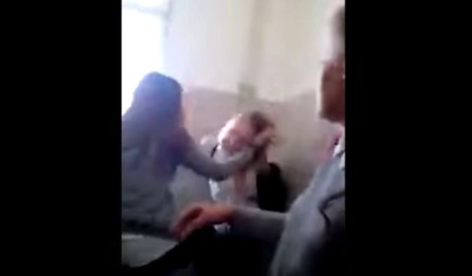 Туалет драться. Заперли в школьном туалете. Туалет драться. Туалет драться. Туалет драться.