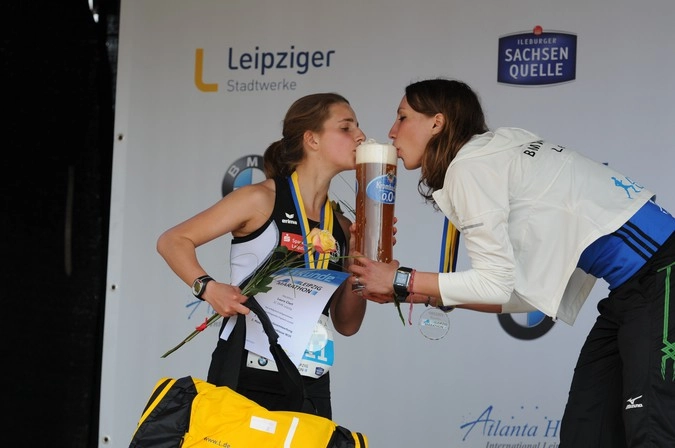 Juliane Meyer (справа) - 1 место, Laura Clart (слева) - 2 место © Елена Сафонова