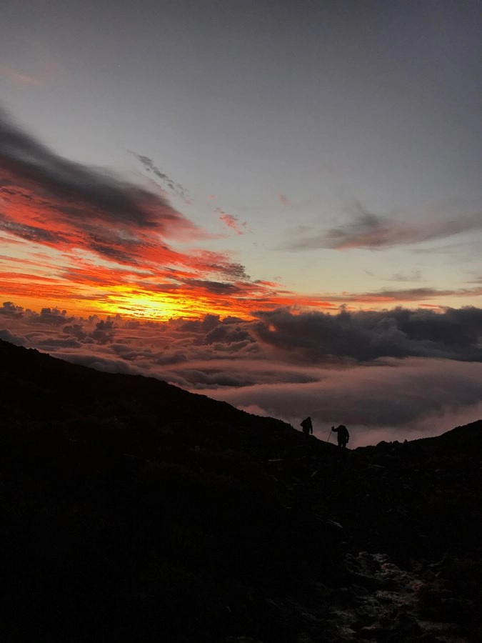 Рассвет над островом Реюньонфото Юрий Колбасин
