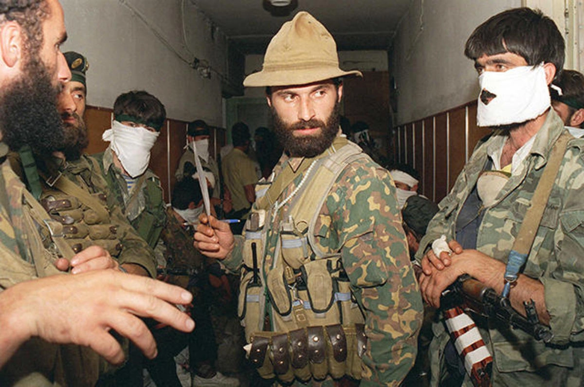 Чеченские заложники. Теракт в Буденновске 1995 Басаев.