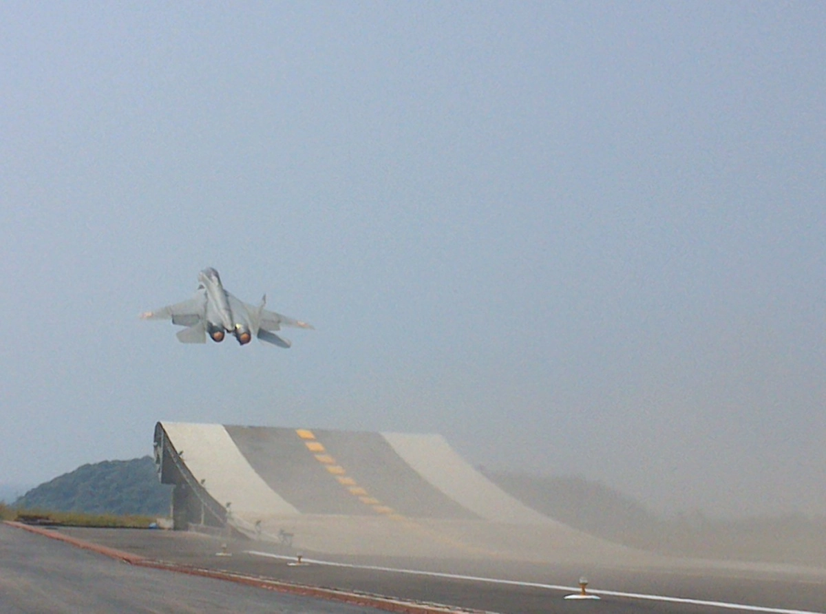 Взлет МиГ-29К с НИТКА