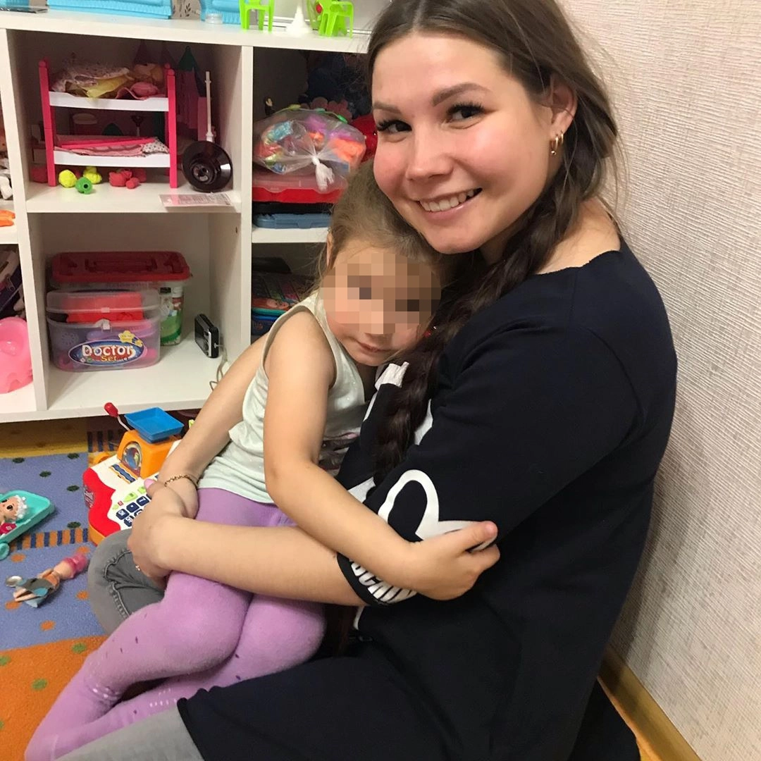 Первое фото Алсу с дочкой после возвращения девочки.