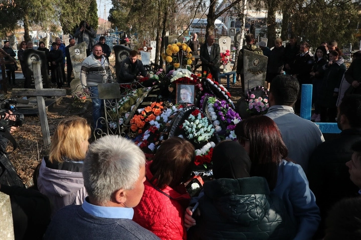 Прощание с аспиранткой СПбГУ Анастасией Ещенко, убитой в Санкт-Петербурге.