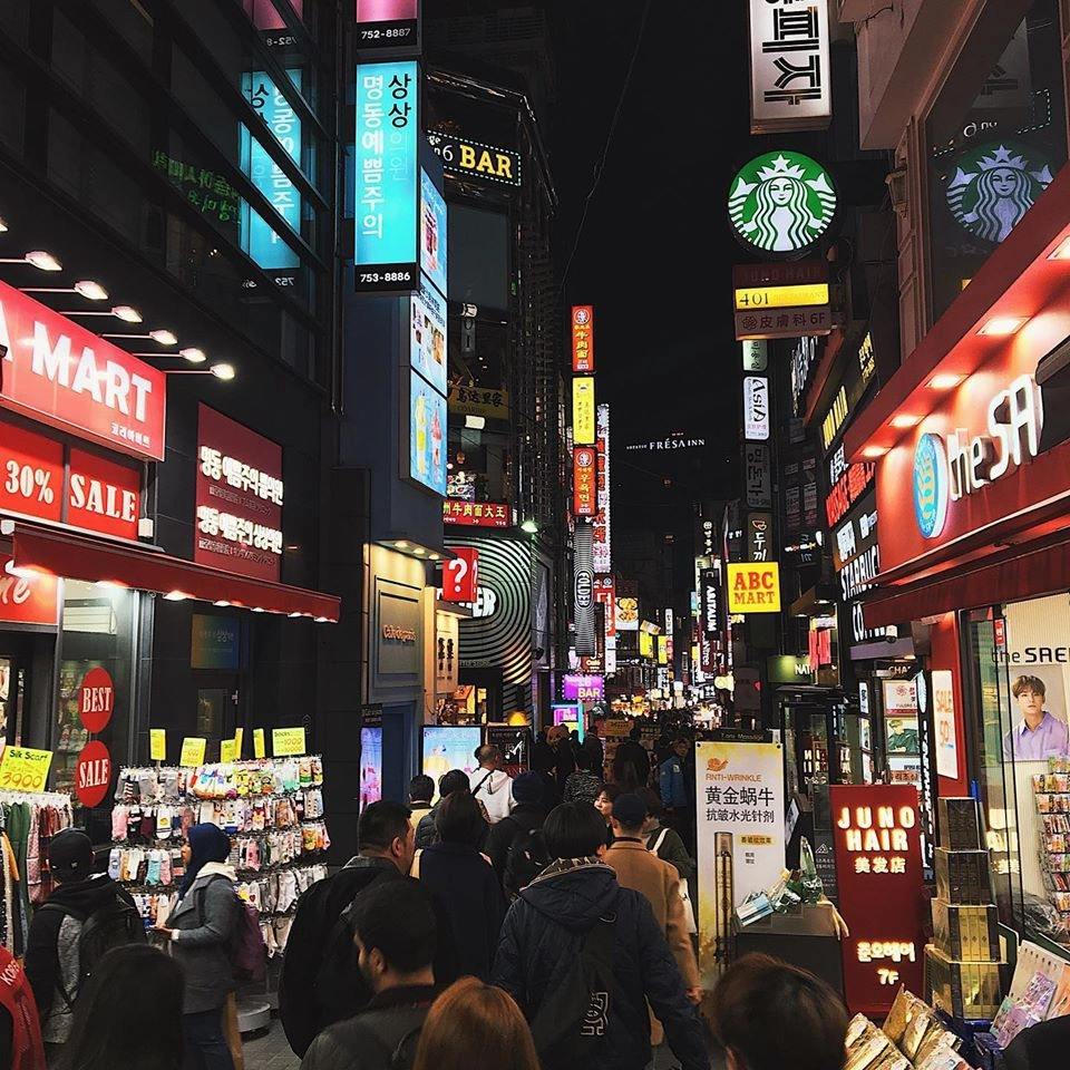 Рай шопоголика — место: 明洞 街 Myeongdong Street 명동 거리 首尔 ソウル Seoul 서울.