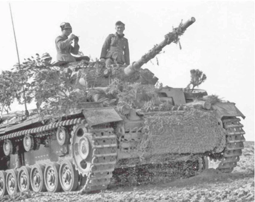 Танк Pz.III. Тунис, февраль 1943 года Hartmann B. Panzers in the Sand: The History of Panzer-Regiment 5, 1942-45, (Volume 2). — Mechanicsburg: Stackpole Books, 2011