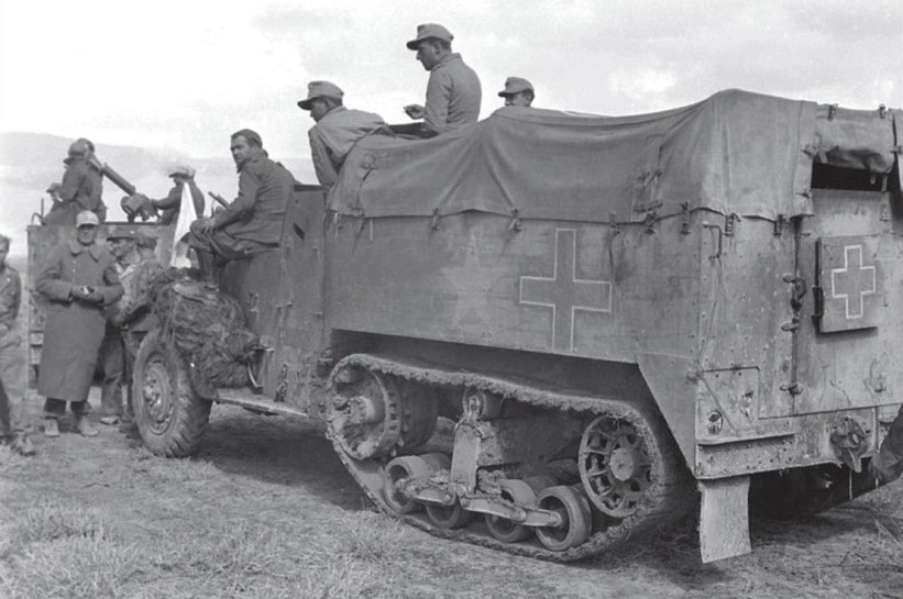 Американский бронетранспортёр, захваченный немцами в ходе контрнаступления у Сиди-бу-Зида Campbell D. US Soldier vs Afrikakorps Soldier: Tunisia 1943. — London: Osprey, 2019