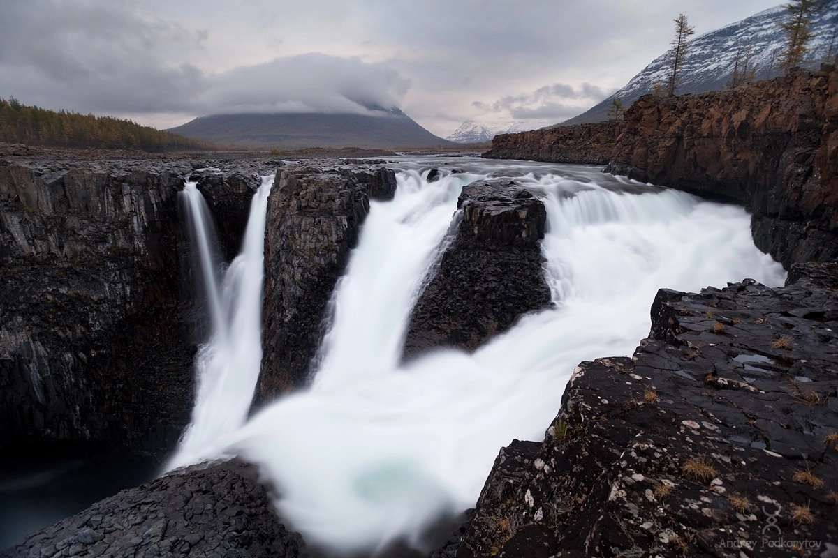 Большой Иркиндинский водопад. Река Иркинда. Плато Путорана.