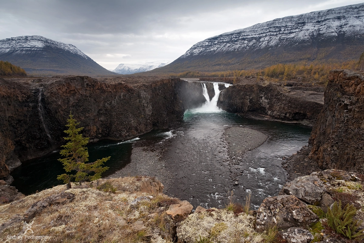 Большой Иркиндинский водопад. Река Иркинда. Плато Путорана.