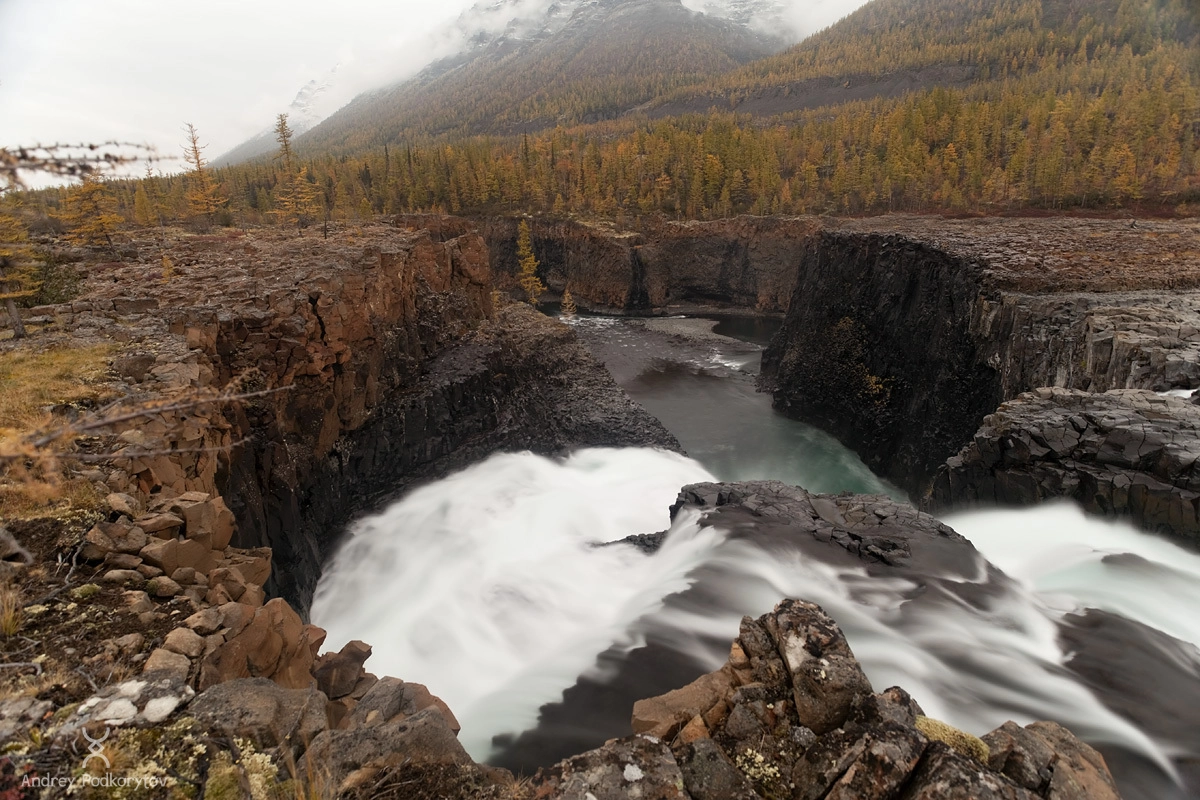 Большой Иркиндинский водопад. Река Иркинда. Плато Путорана.