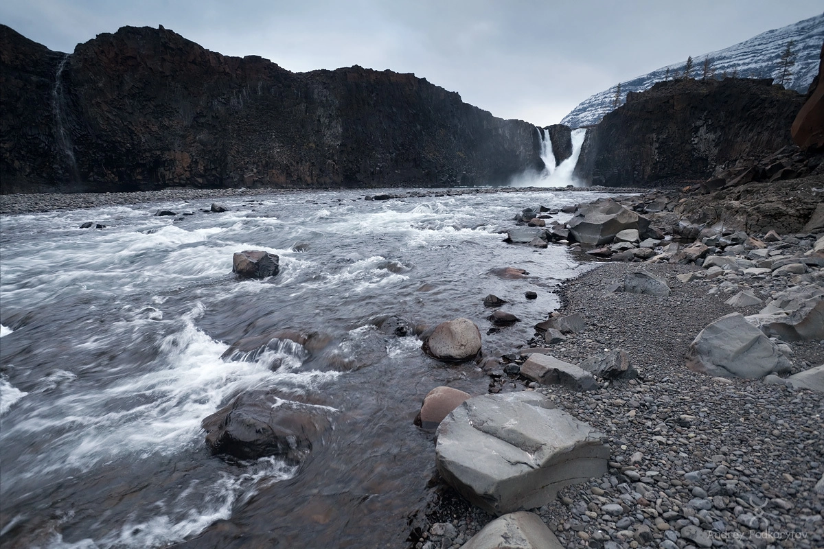 Большой Иркиндинский водопад. Каньон реки Иркинда. Плато Путорана.