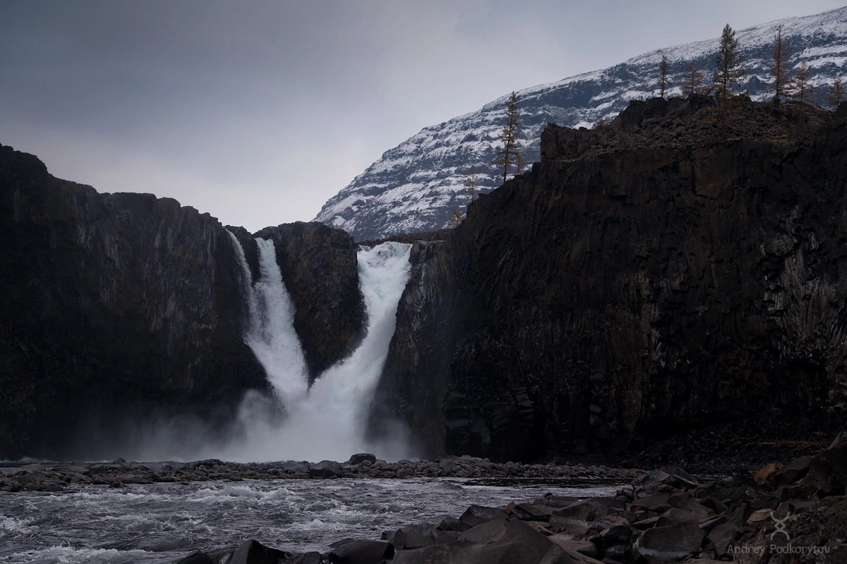 Большой Иркиндинский водопад. Река Иркинда. Плато Путорана.