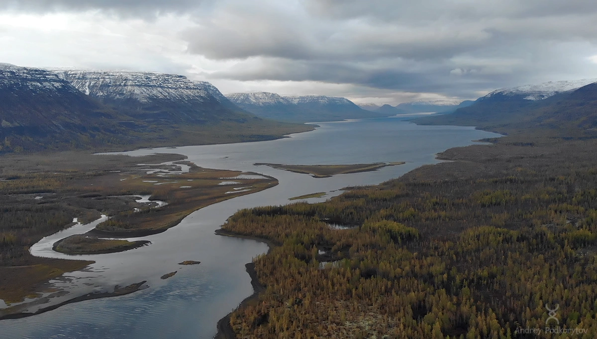 Устье реки Иркинда, озеро Кутарамакан. Плато Путорана.
