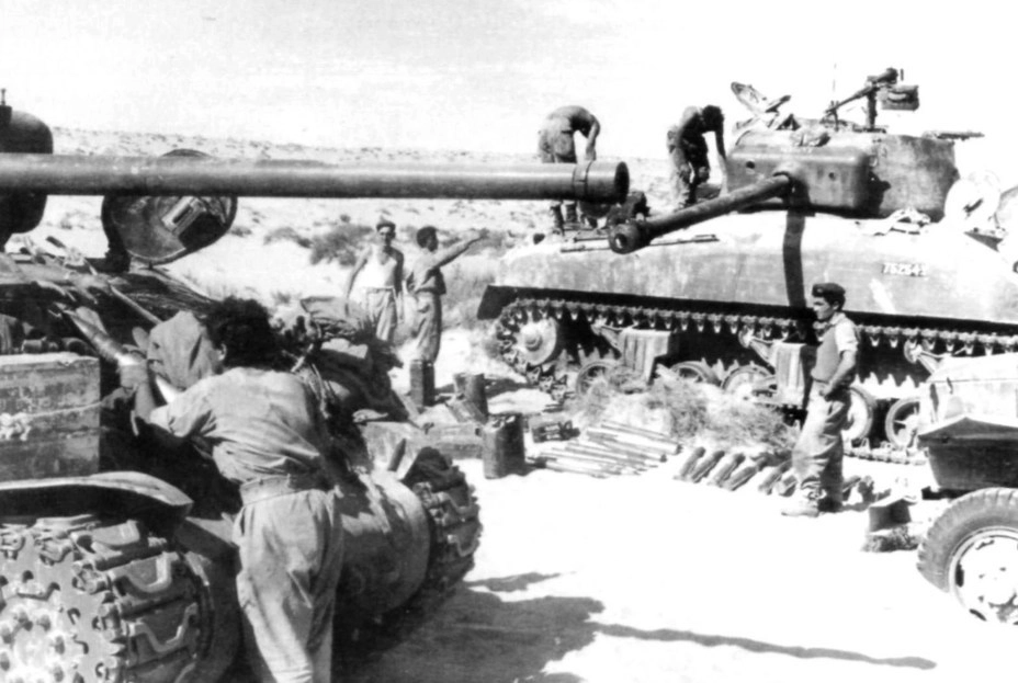 «Шерманы» 7-й израильской танковой бригады на Синайском полуострове, ноябрь 1956 года 