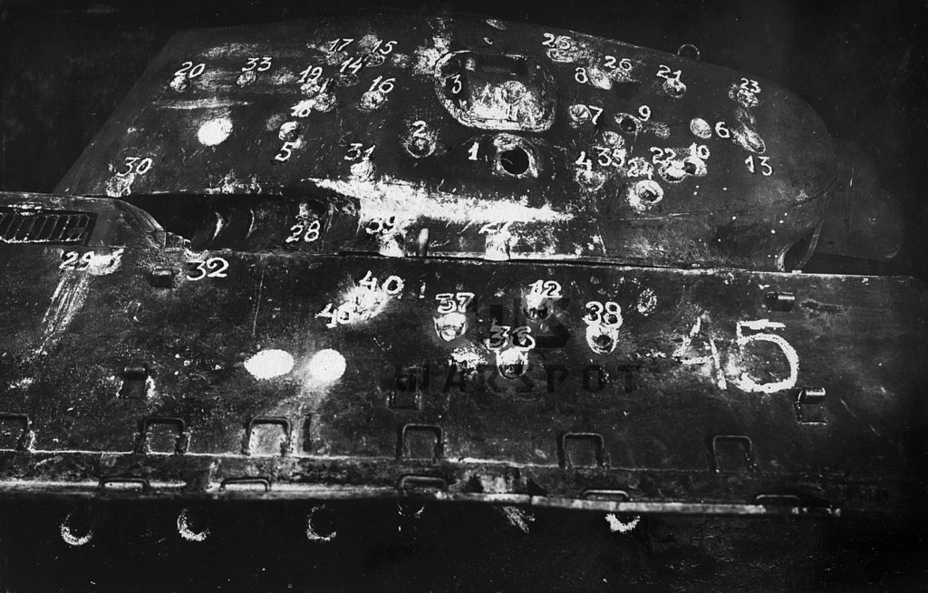 Испытания весны 1941 года показали, что на ближних дистанциях Т-34 поражается в борта даже 37-мм пушкой