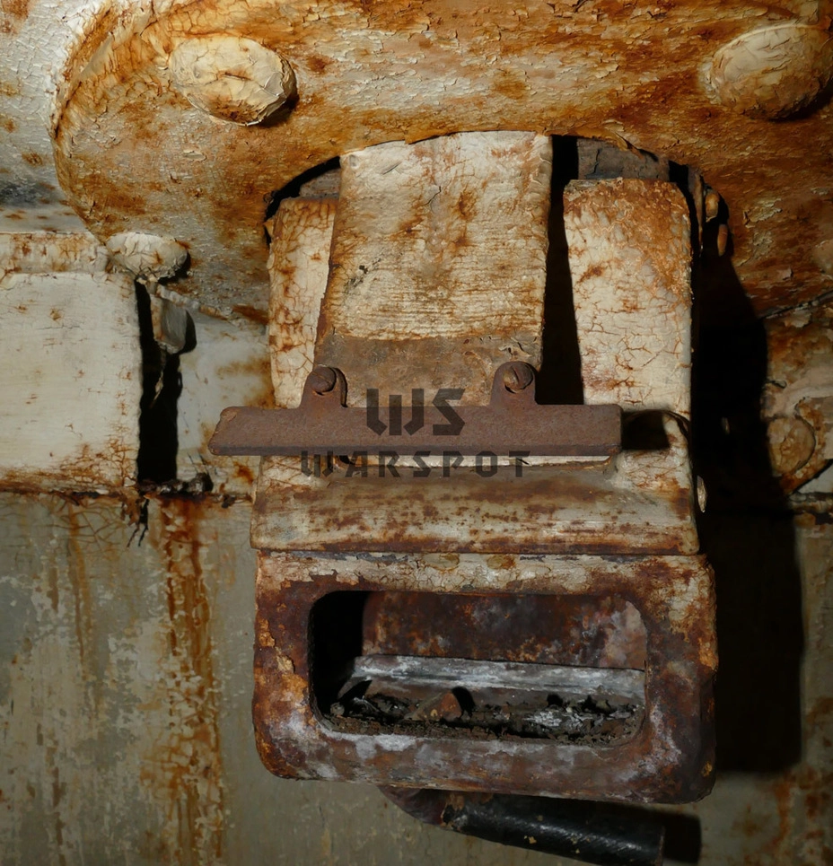 Иная ситуация была с приборами наблюдения. Советские танки обладали недостаточной обзорностью, а приборы наблюдения не отличались совершенством. Полностью исправить проблему удалось к 1944 году