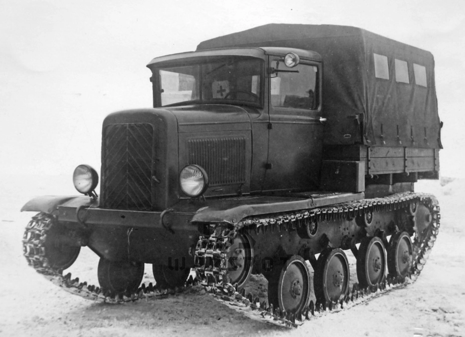 Тягач ГАЗ-22 на шасси Т-40, начало 1941 года. Одной из причин провала испытаний этой машины стал не подходивший для подобных целей двигатель