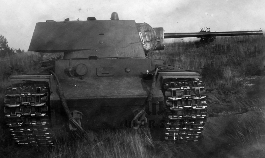 Фотография испытанной летом 1941 года 76-мм пушки ЗИС-5 с длиной ствола 50 калибров в мемуарах Грабина и Шашмурина проходит как 85-мм пушка в башне КВ-1
