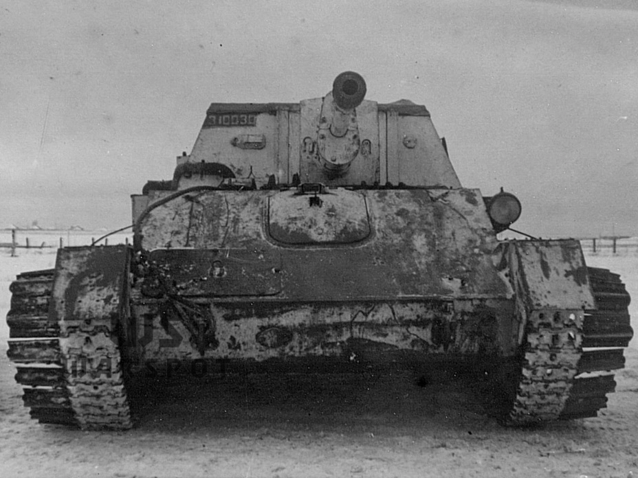 СУ-76М выпуска завода №40 с уширителями траков. НИБТ Полигон, декабрь 1943 года