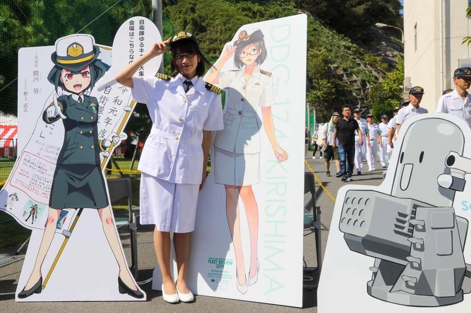 Два воплощения ракетного эсминца Kirishima заманивают на службу в Морские силы самообороны Два воплощения ракетного эсминца Kirishima заманивают на службу в Морские силы самообороны