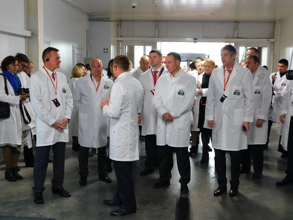 Курский губернатор Роман Старовойт и основной акционер "Грибной радуги" Александр Удодов на открытие новой линии производства Курский губернатор Роман Старовойт и основной акционер "Грибной радуги" Александр Удодов на открытие новой линии производства