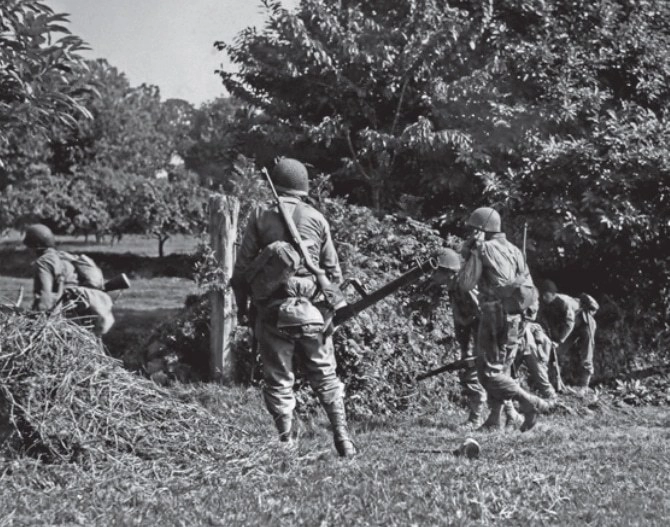 Пехотинцы роты «А» 1/119-го полка ведут бои южнее Мортена Zaloga S. Mortain 1944: Hitler’s Normandy Panzer offensive. — London: Osprey Publishing, 2019