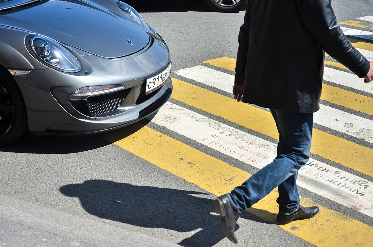 Лжеполиция и пешеходы-«камикадзе»: как работают схемы автоподстав на дороге