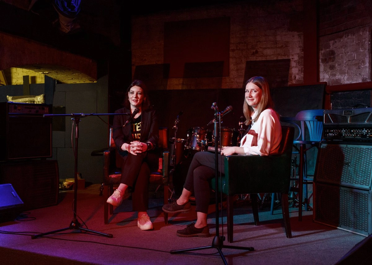 Основатель лектория "Тактики и Практики" Даша Богачкина (слева), географ Мария Зотова (справа)