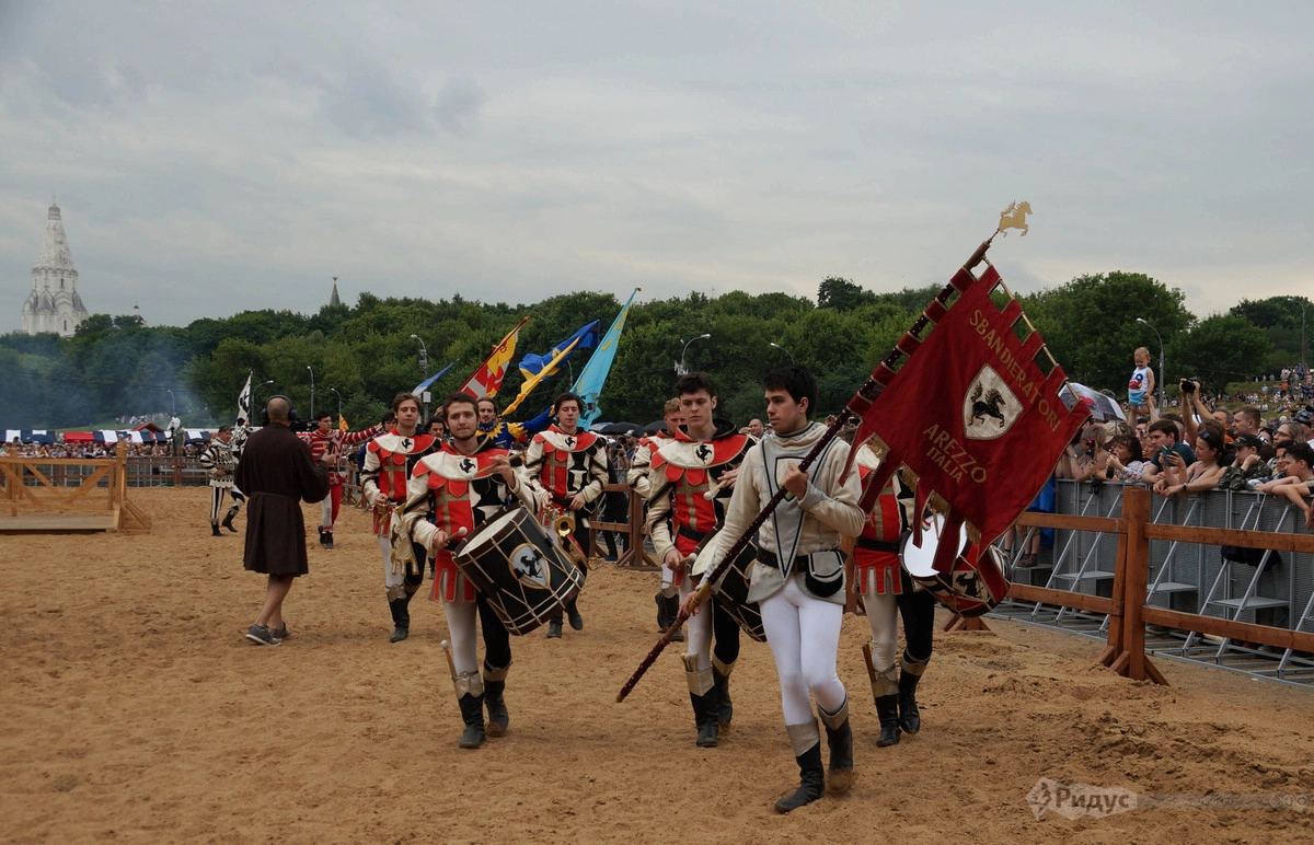Шоу итальянских флагоносцев 