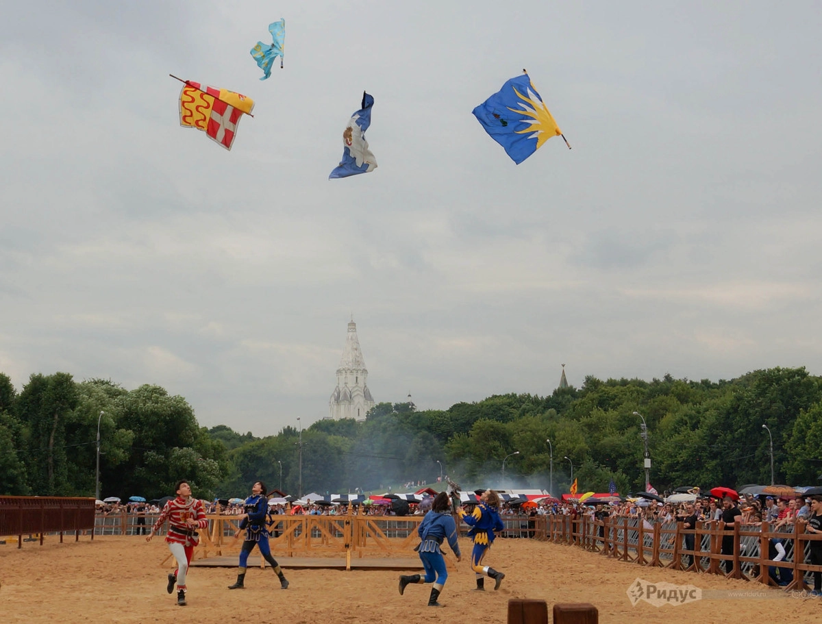 Шоу итальянских флагоносцев 