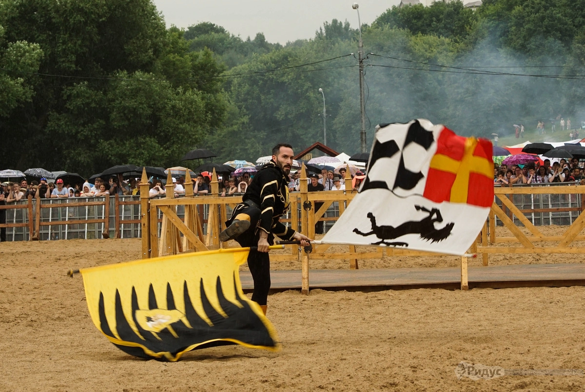 Шоу итальянских флагоносцев 