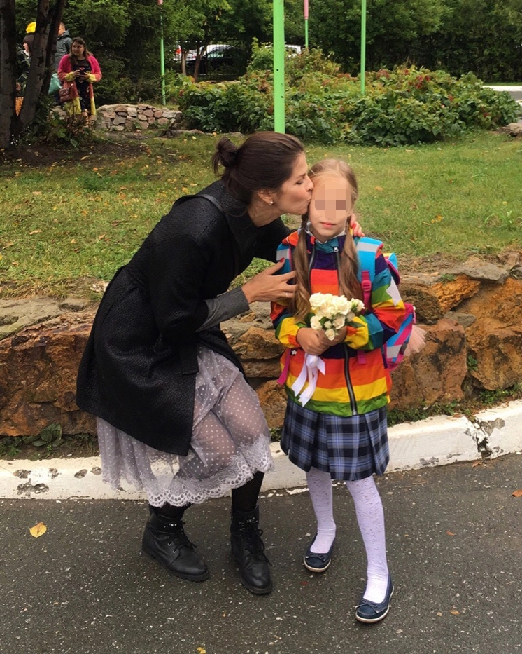 Автор петиции и ее скончавшаяся дочь.