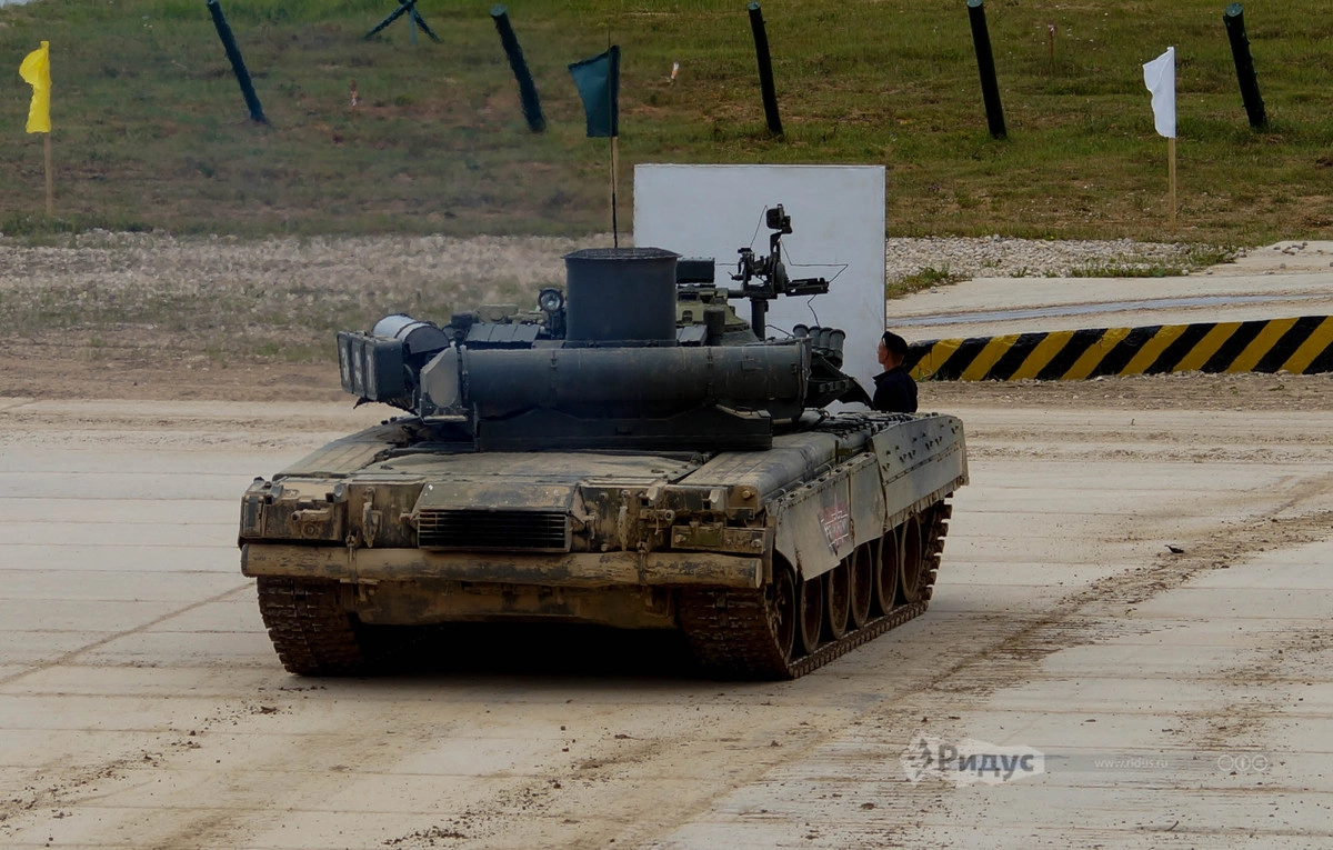 Демонстрация возможностей механизма стабилизации орудия танка Т-80
