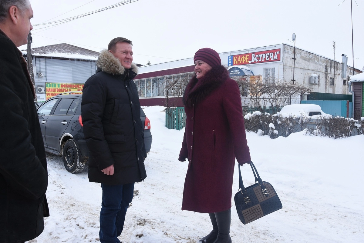 Врио губернатора Курской области Роман Старовойт (в центре).