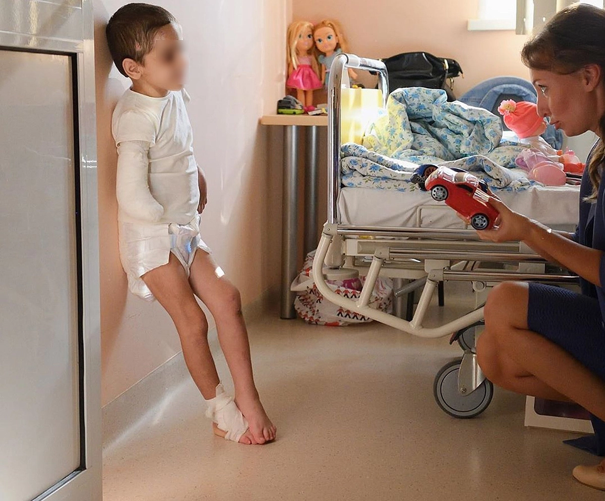 Аиша и уполномоченная по правам ребенка Анна Кузнецова.