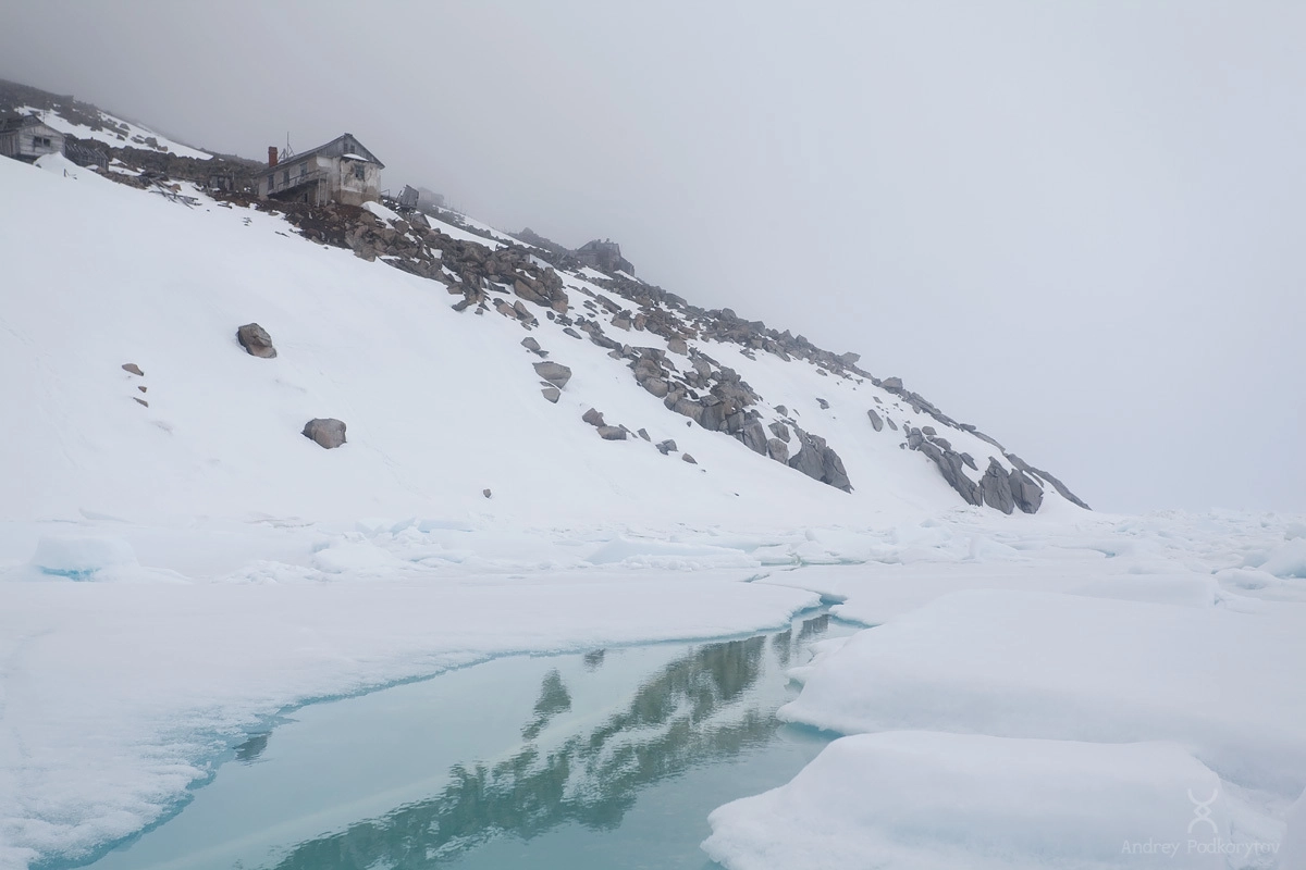 Дом на краю земли. Полярная станция Туманная - самая северная точка материковой Чукотки. Восточно-сибирское море. Шелагский полуостров. Арктическая Чукотка. Дом на краю земли. Полярная станция Туманная - самая северная точка материковой Чукотки. Восточно-сибирское море. Шелагский полуостров. Арктическая Чукотка.