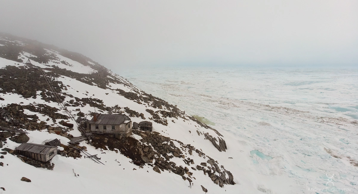 Дом на краю земли. Полярная станция Туманная - самая северная точка материковой Чукотки. Восточно-сибирское море. Шелагский полуостров. Арктическая Чукотка.