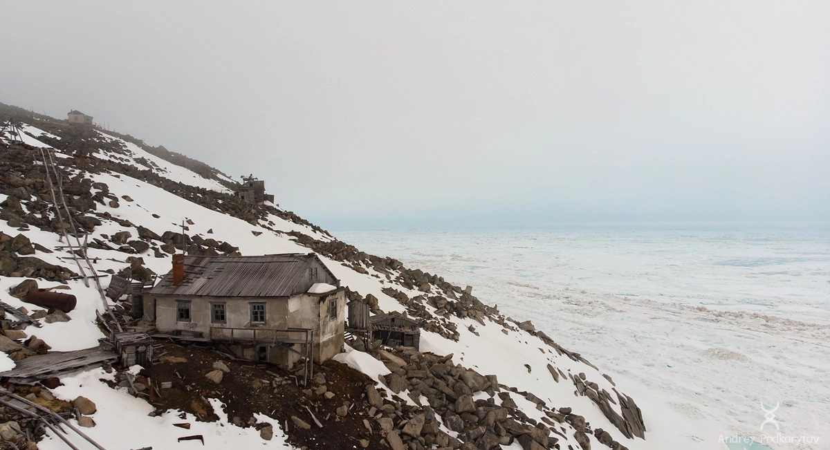 Дом на краю земли. Полярная станция Туманная - самая северная точка материковой Чукотки. Восточно-сибирское море. Шелагский полуостров. Арктическая Чукотка.